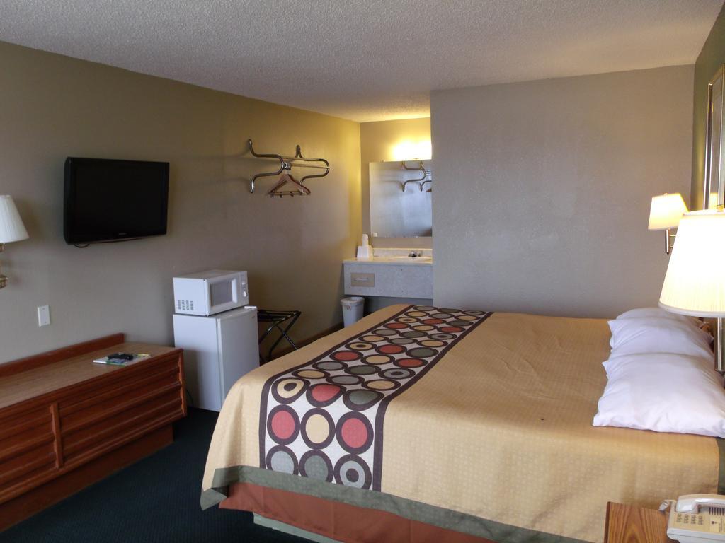 Budgetel Inn & Suites Butler Exteriör bild